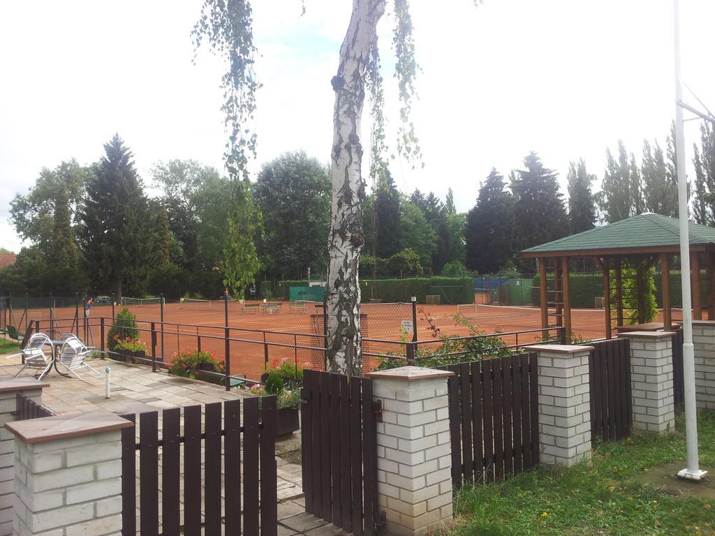 Penzion Tenis Poděbrady Eksteriør billede