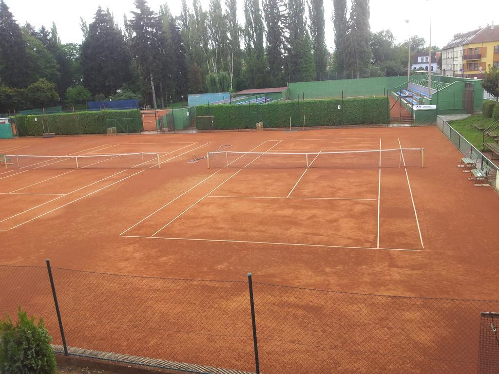 Penzion Tenis Poděbrady Eksteriør billede